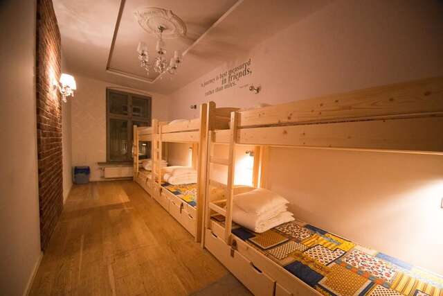 Хостелы Greg&Tom Beer House Hostel Краков-47