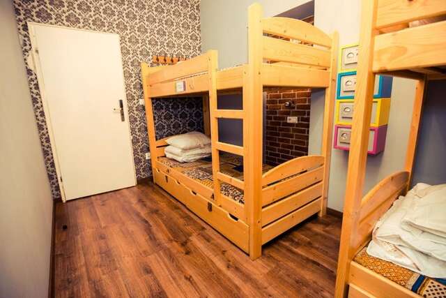 Хостелы Greg&Tom Beer House Hostel Краков-50